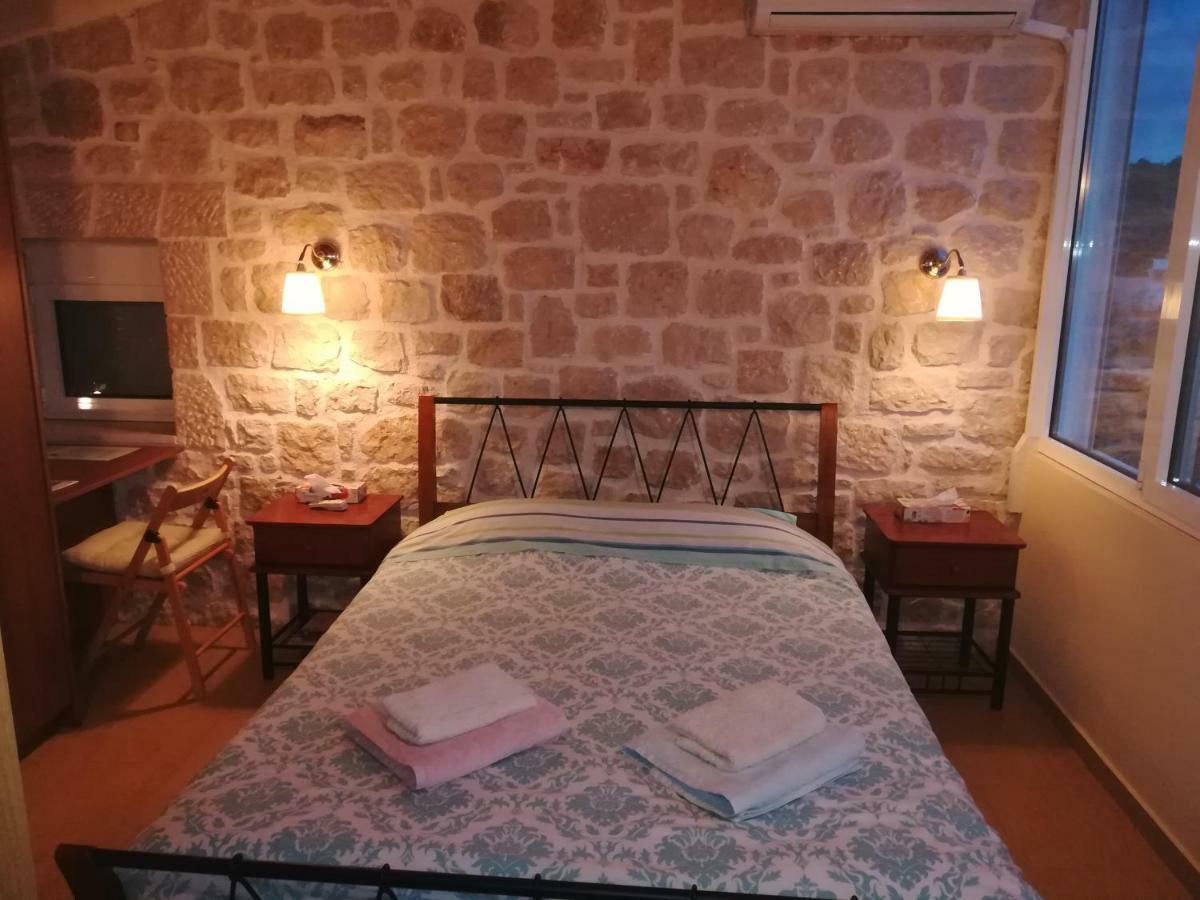 Stone House In Olive Grove Villa Tolón Exterior foto